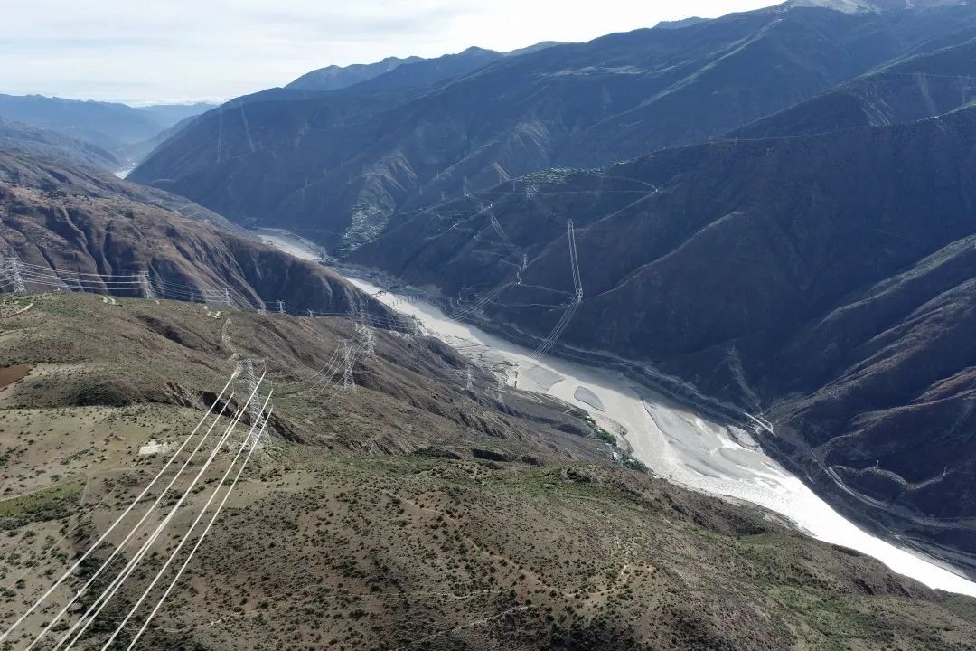 1000 米高差，，DJI L1 川西高原多层输电线路建模示范